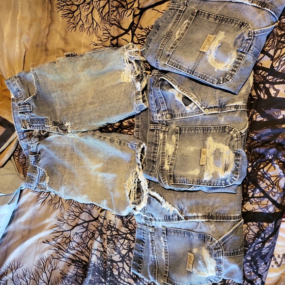 Frayed jeans/ 30×32 / wrangler 25$ each, or all for 60 - Picture 6 of 7